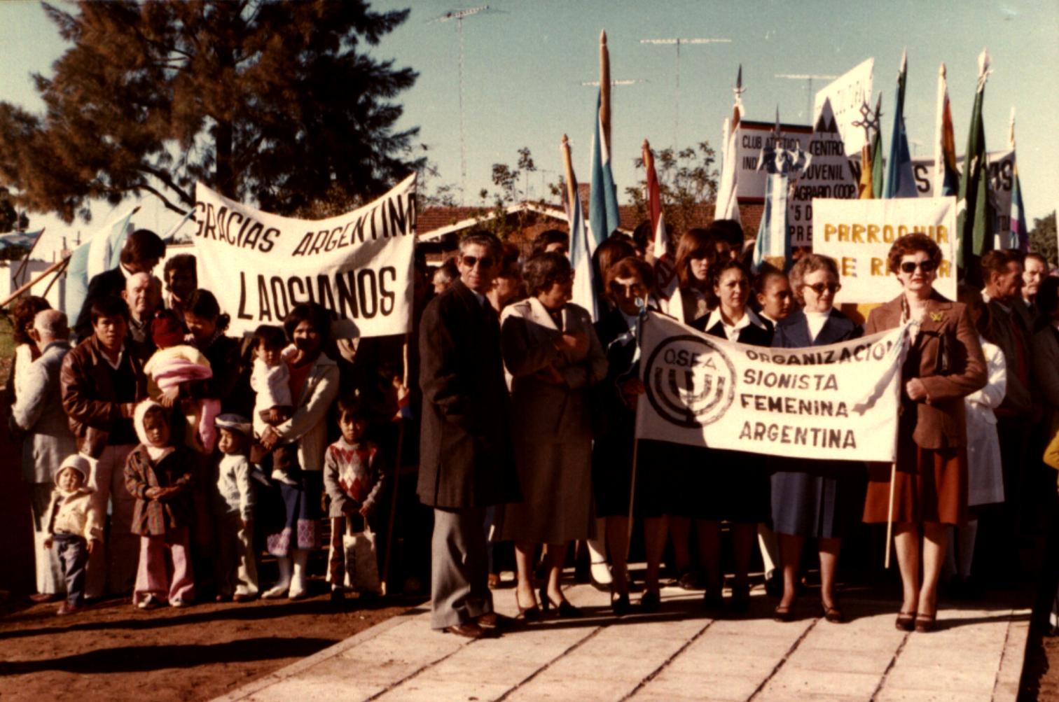 Delegaciones en el acto de la Plaza Sarmiento