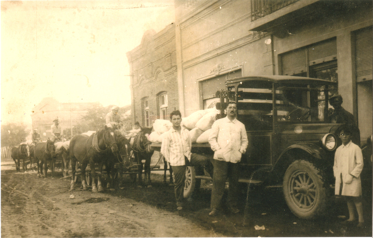 Primer edif 2 pisos panaderia y vivienda años 30s 40s